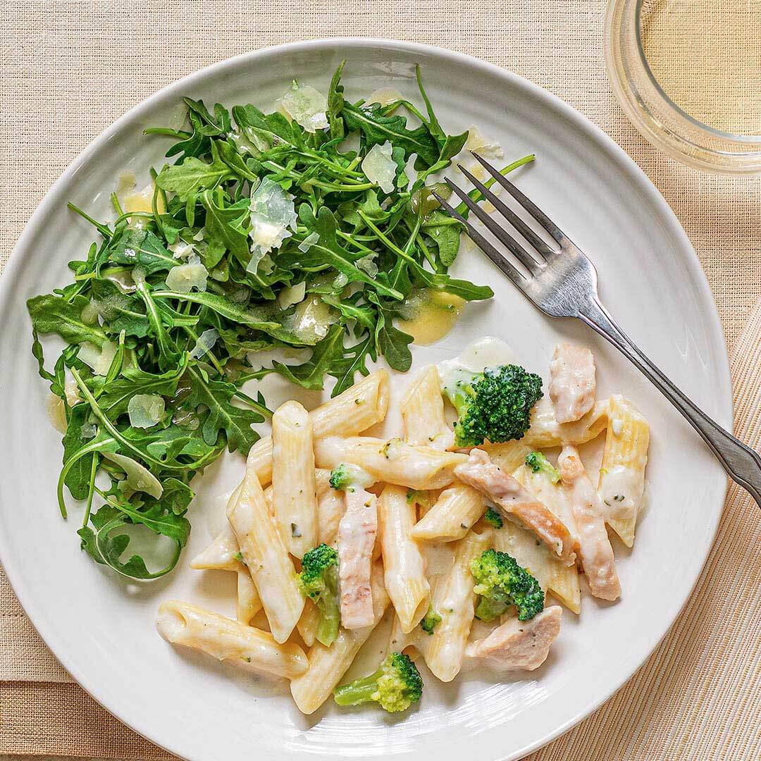 Penne Alfredo with White Chicken & Broccoli Meal